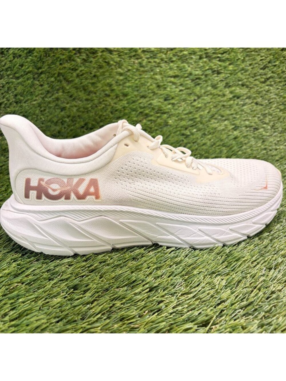 Hoka One One Arahi 7 Womens Size 9.5 White Gold Athletic Running Shoes Sneakers